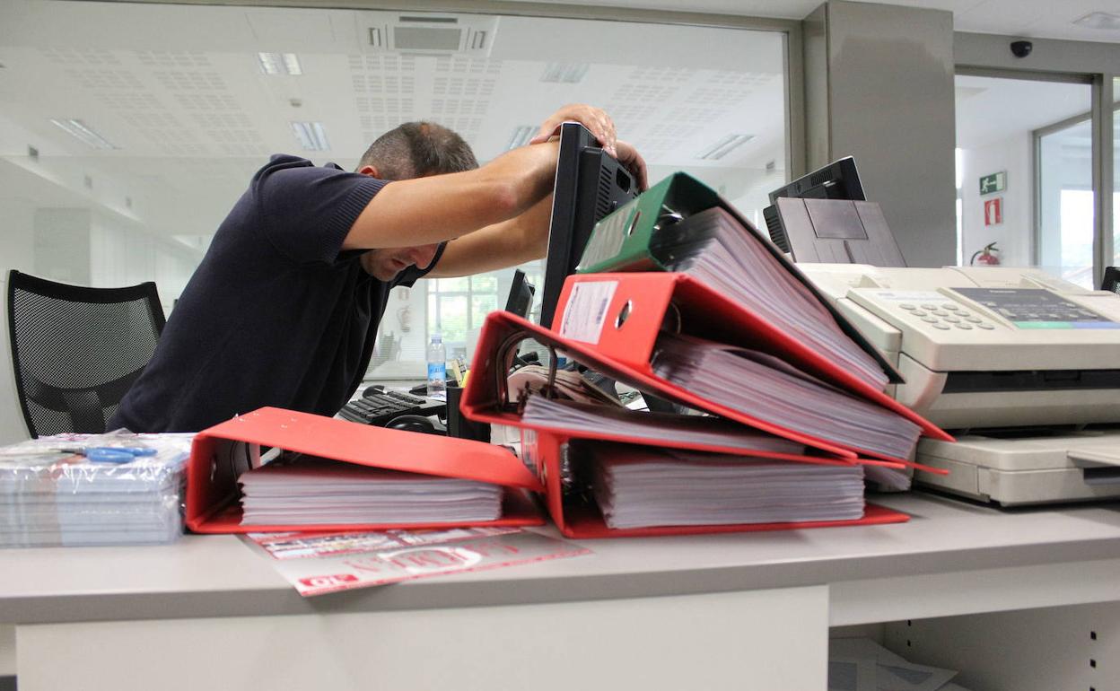 Trabajador abatido en su puesto de trabajo.