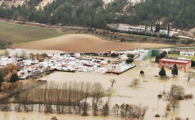 Las Merindades se desbordan: «No es solo el río, estamos rodeados de un mar»