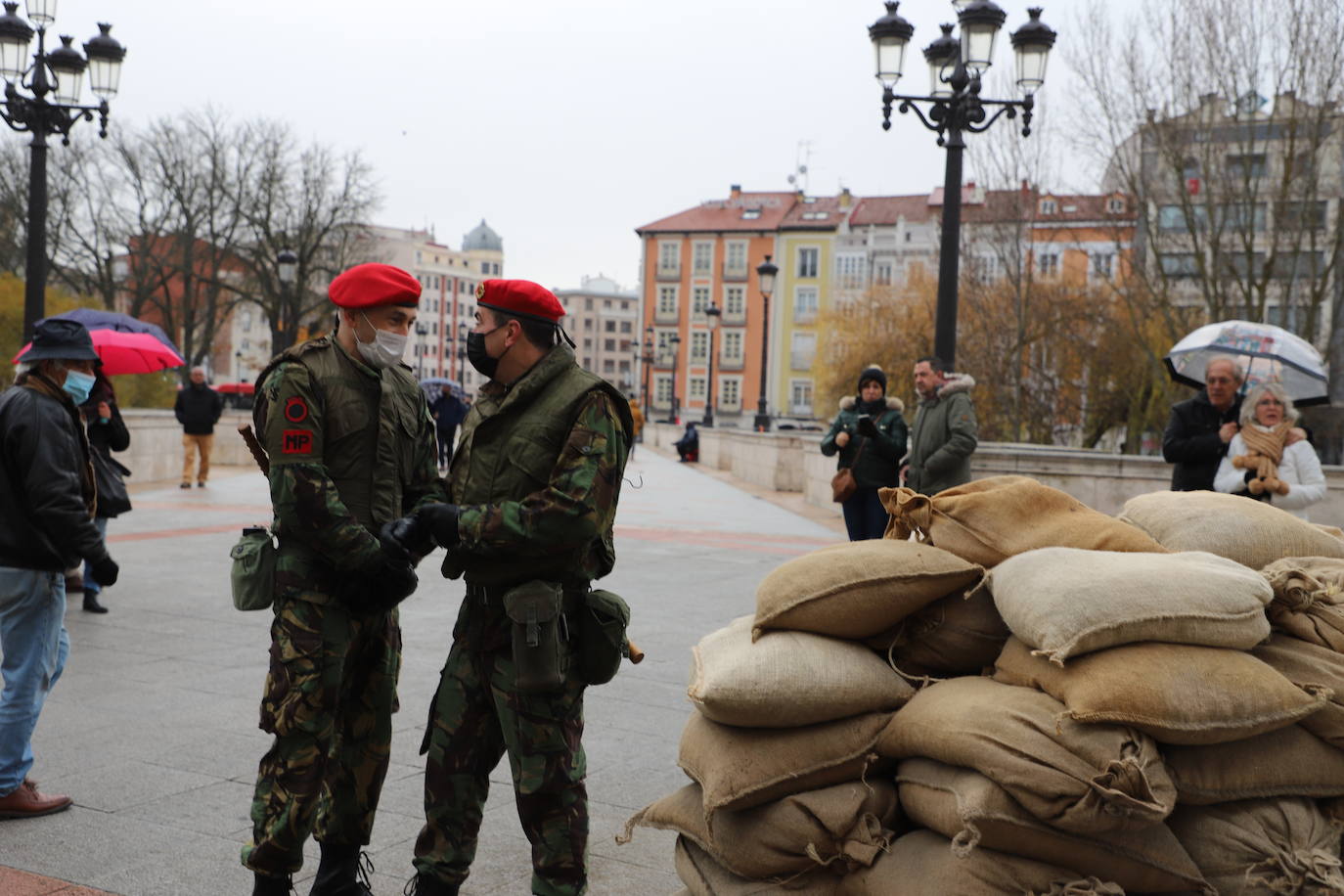 Fotos: Burgos recrea los pasos fronterizos del Berlín dividido