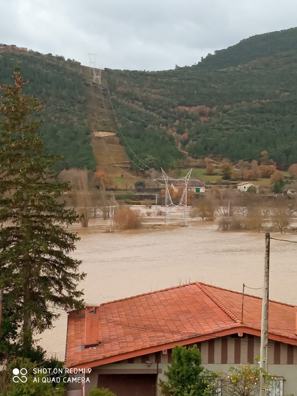 Fotos: El agua se retira de Las Merindades y Miranda