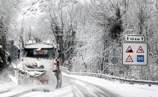 Cómo conducir cuando hay nieve en la carretera o viento