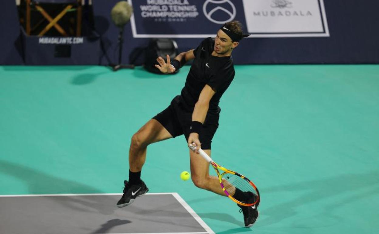 Nadal, durante su partido de exhibición frente a Murray.