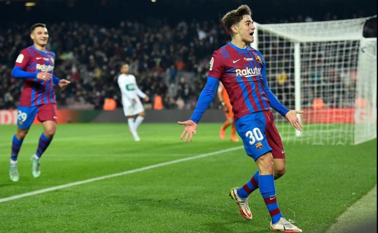 Gavi celebra su gol al Elche.