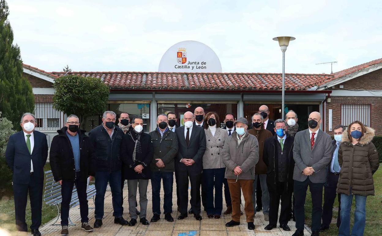 Los presentantes de todos los organismos y entidades firmantes. 