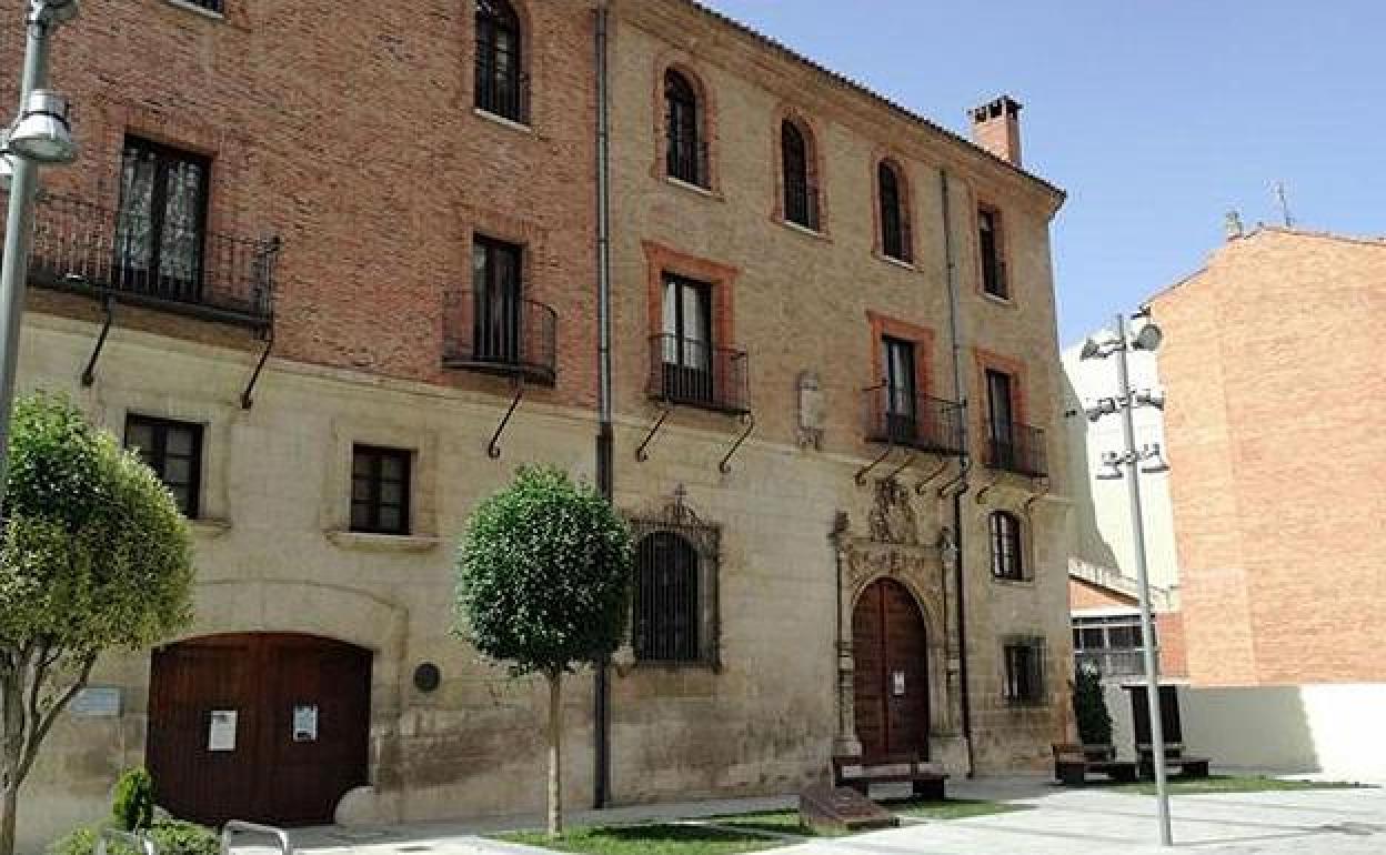 Palacio de Castilfalé de la capital burgalesa, actual sede del Archivo Municipal. 