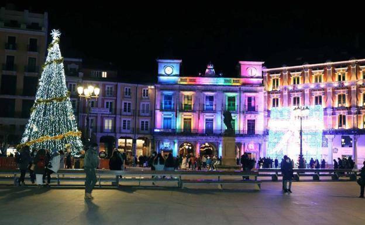 Ayuntamiento de Burgos con la decoración de Navidad.