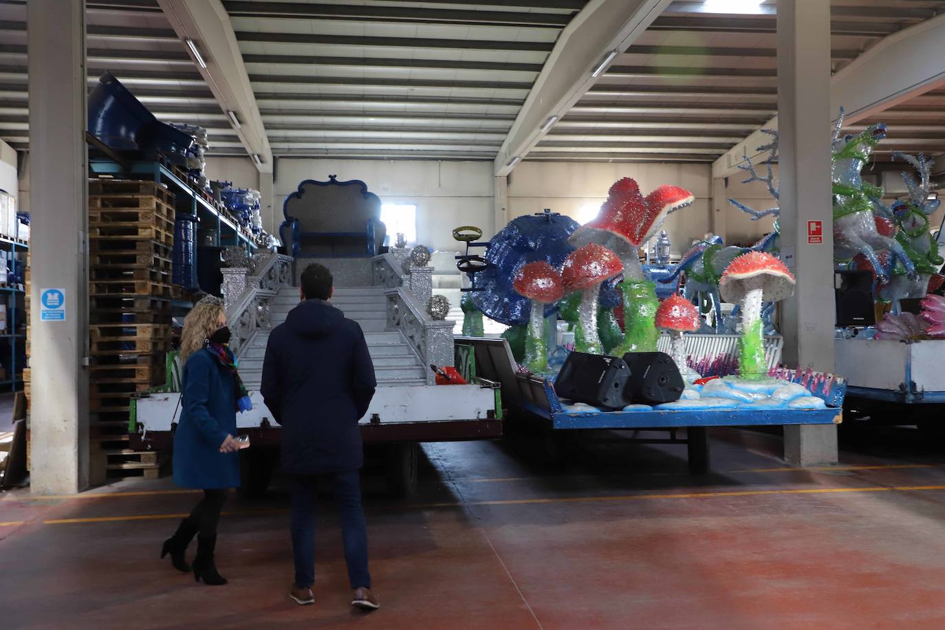 Fotos: Las carrozas de la Cabalgata de Reyes ya están listas para salir en Burgos