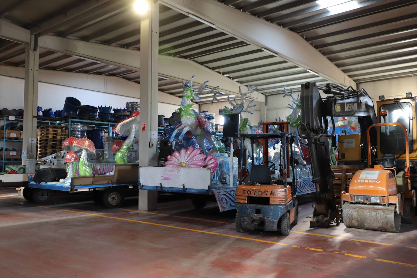 Fotos: Las carrozas de la Cabalgata de Reyes ya están listas para salir en Burgos