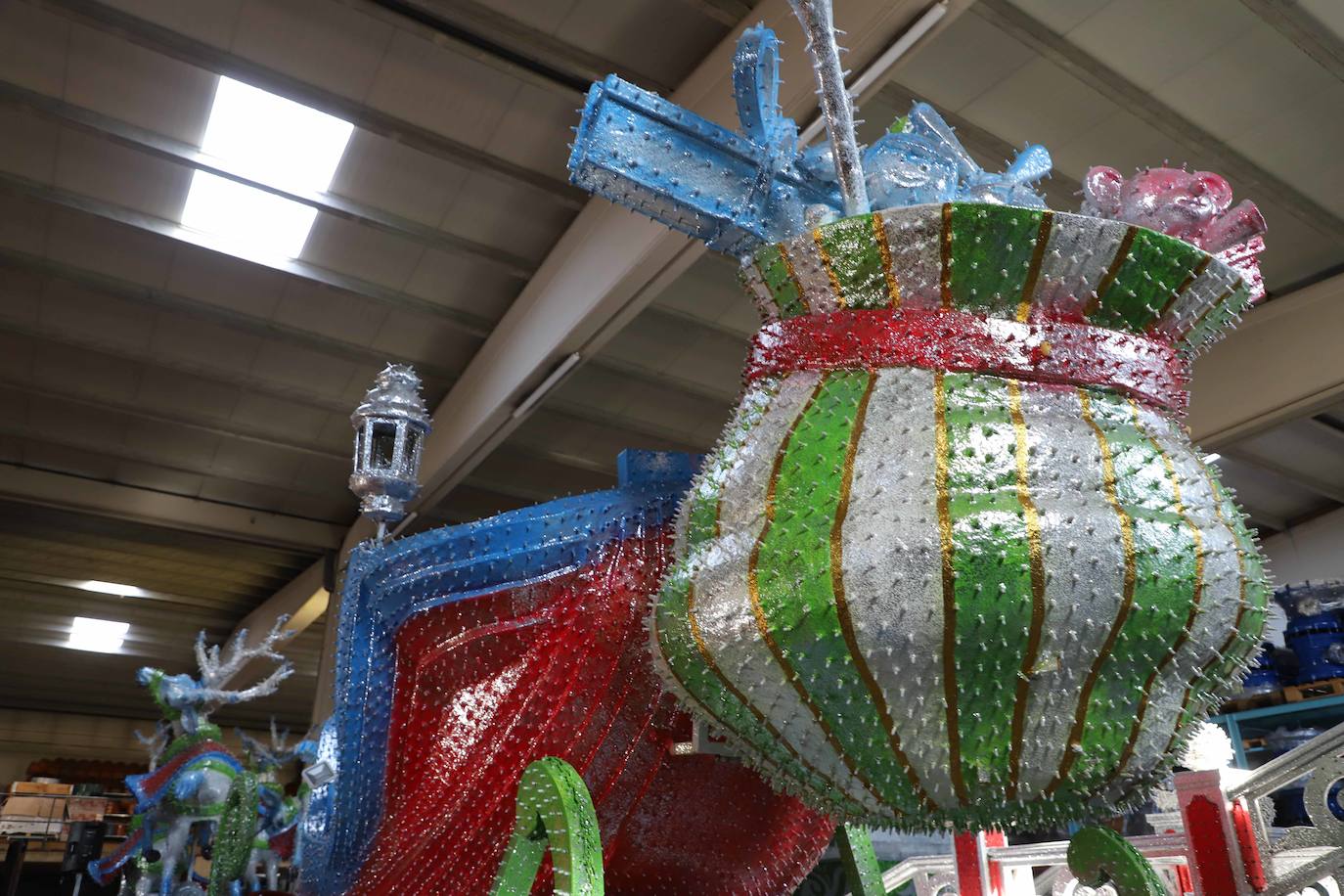 Fotos: Las carrozas de la Cabalgata de Reyes ya están listas para salir en Burgos