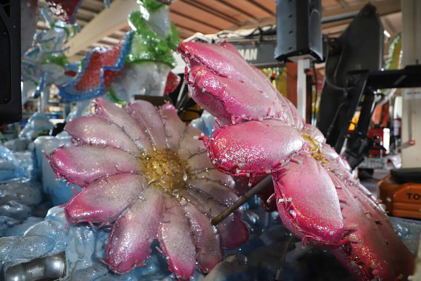 Fotos: Las carrozas de la Cabalgata de Reyes ya están listas para salir en Burgos