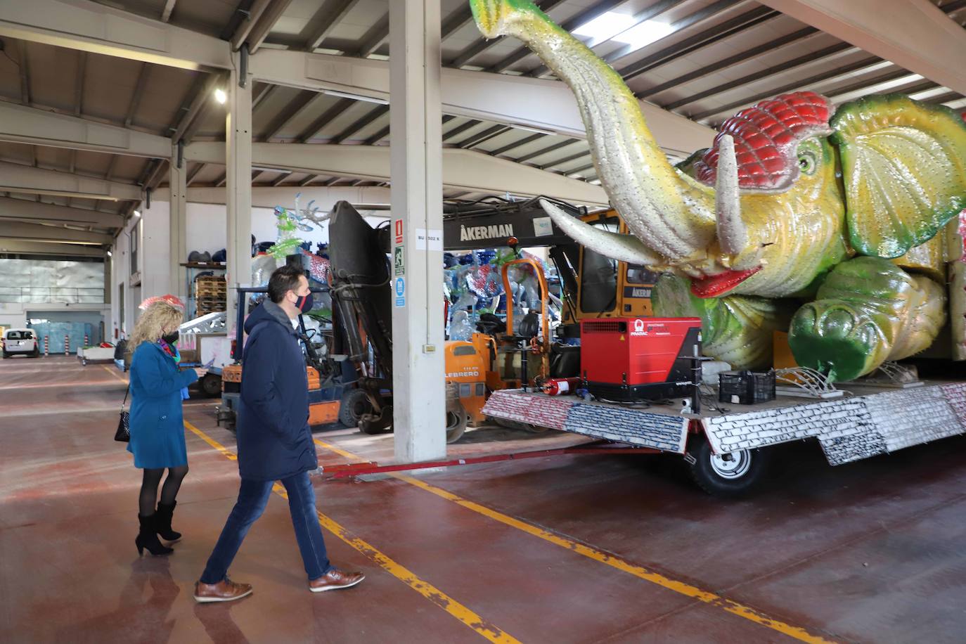 Fotos: Las carrozas de la Cabalgata de Reyes ya están listas para salir en Burgos