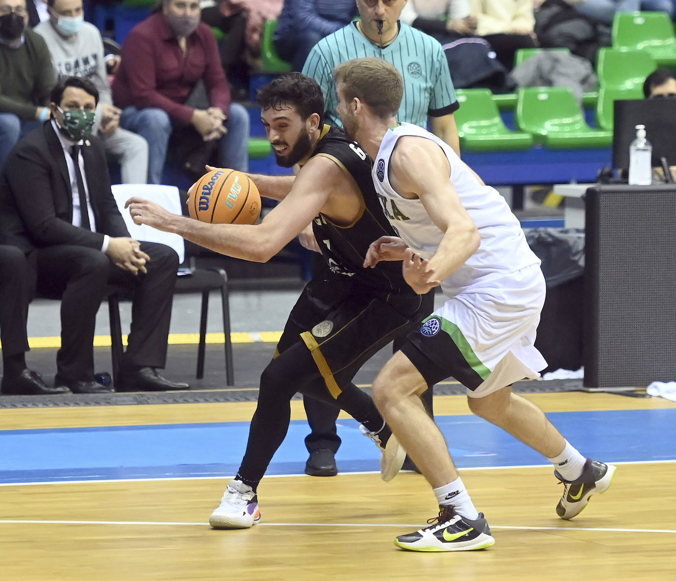 Fotos: El Hereda San Pablo vence al Darüşşafaka S.K. en Liga de Campeones