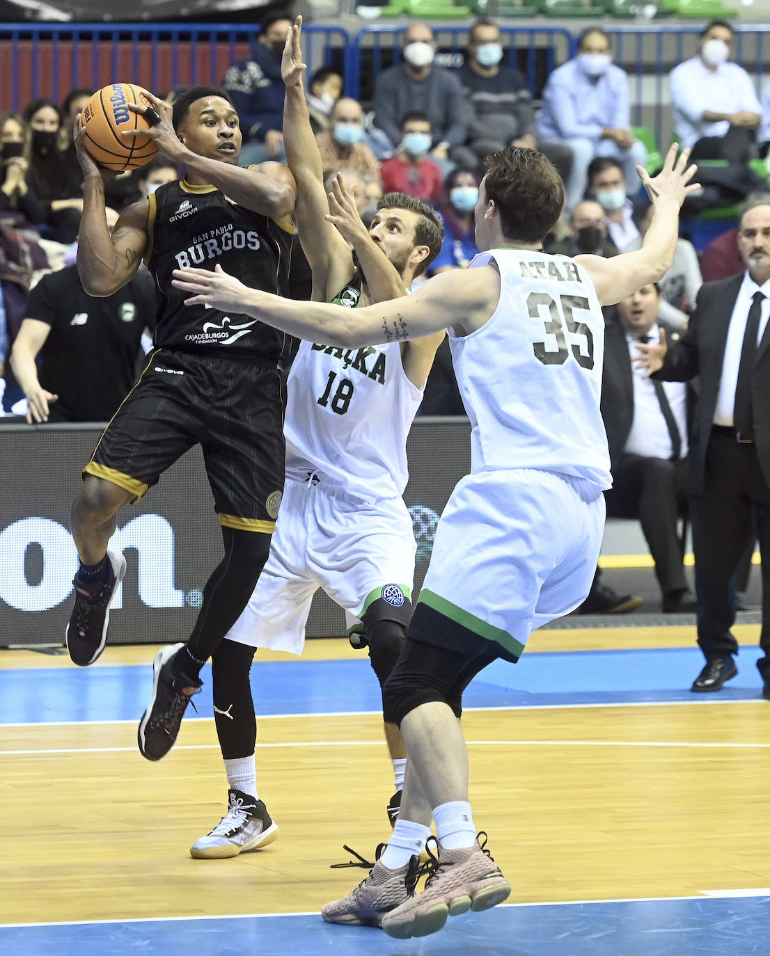 Fotos: El Hereda San Pablo vence al Darüşşafaka S.K. en Liga de Campeones