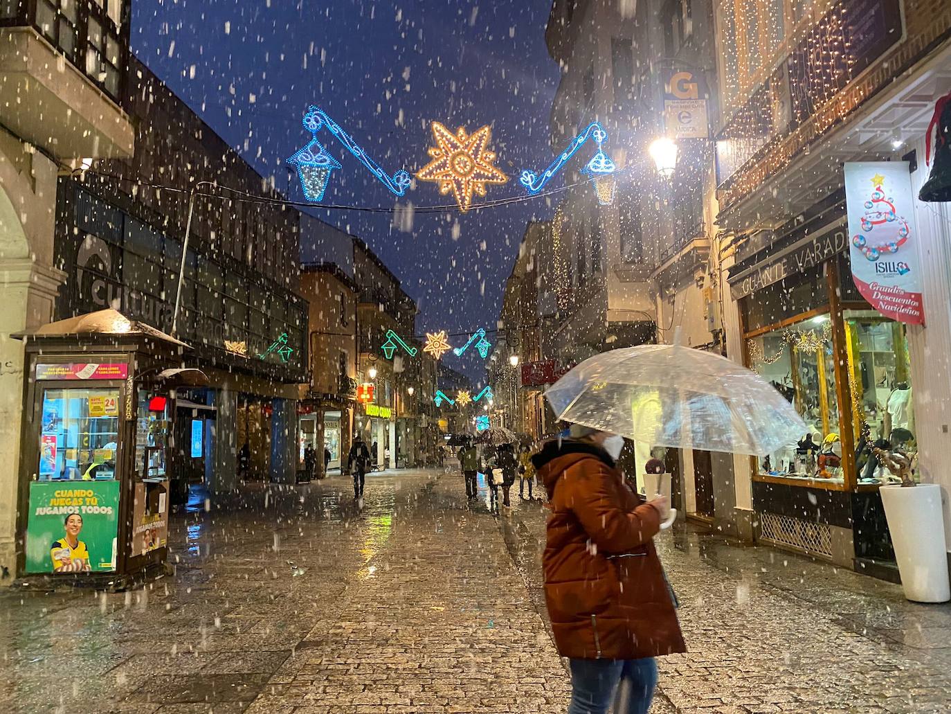 Fotos: La nieve y los Reyes Magos visitan Aranda