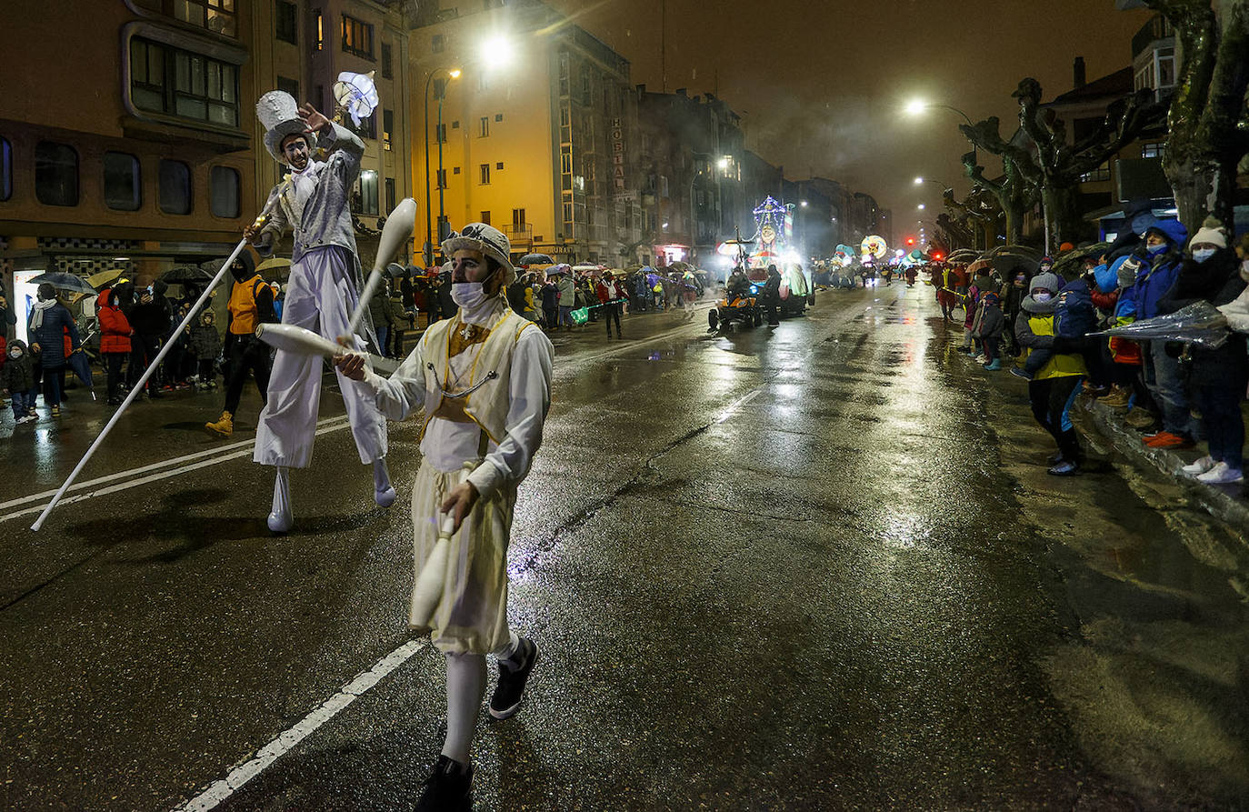 Fotos: Ilusión, frío y mascarillas para recibir a los Reyes Magos