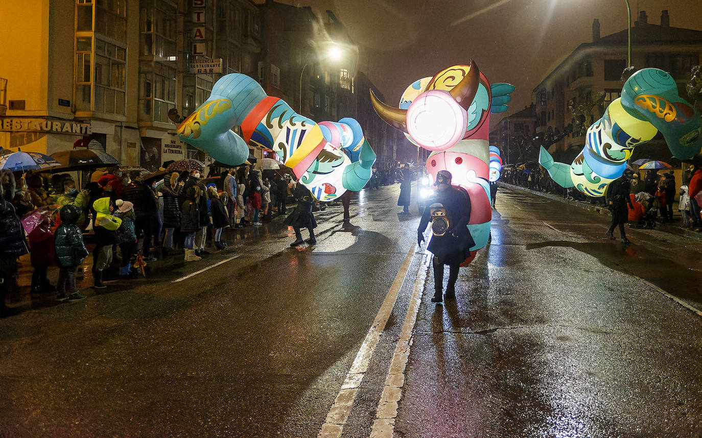 Fotos: Ilusión, frío y mascarillas para recibir a los Reyes Magos