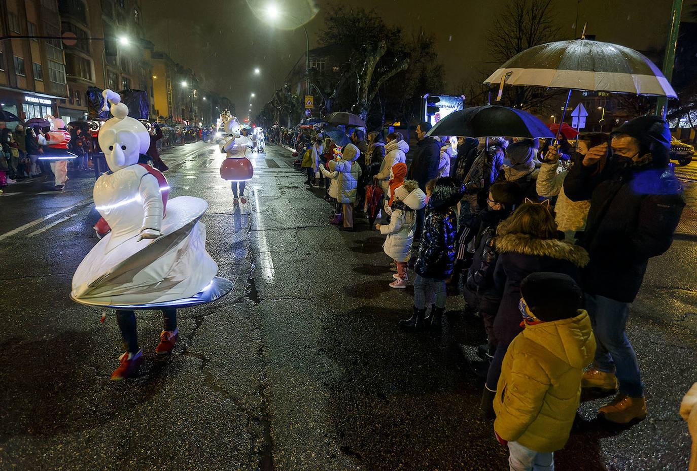 Fotos: Ilusión, frío y mascarillas para recibir a los Reyes Magos