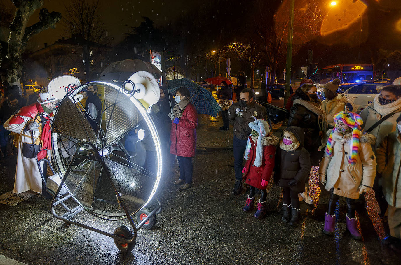 Fotos: Ilusión, frío y mascarillas para recibir a los Reyes Magos