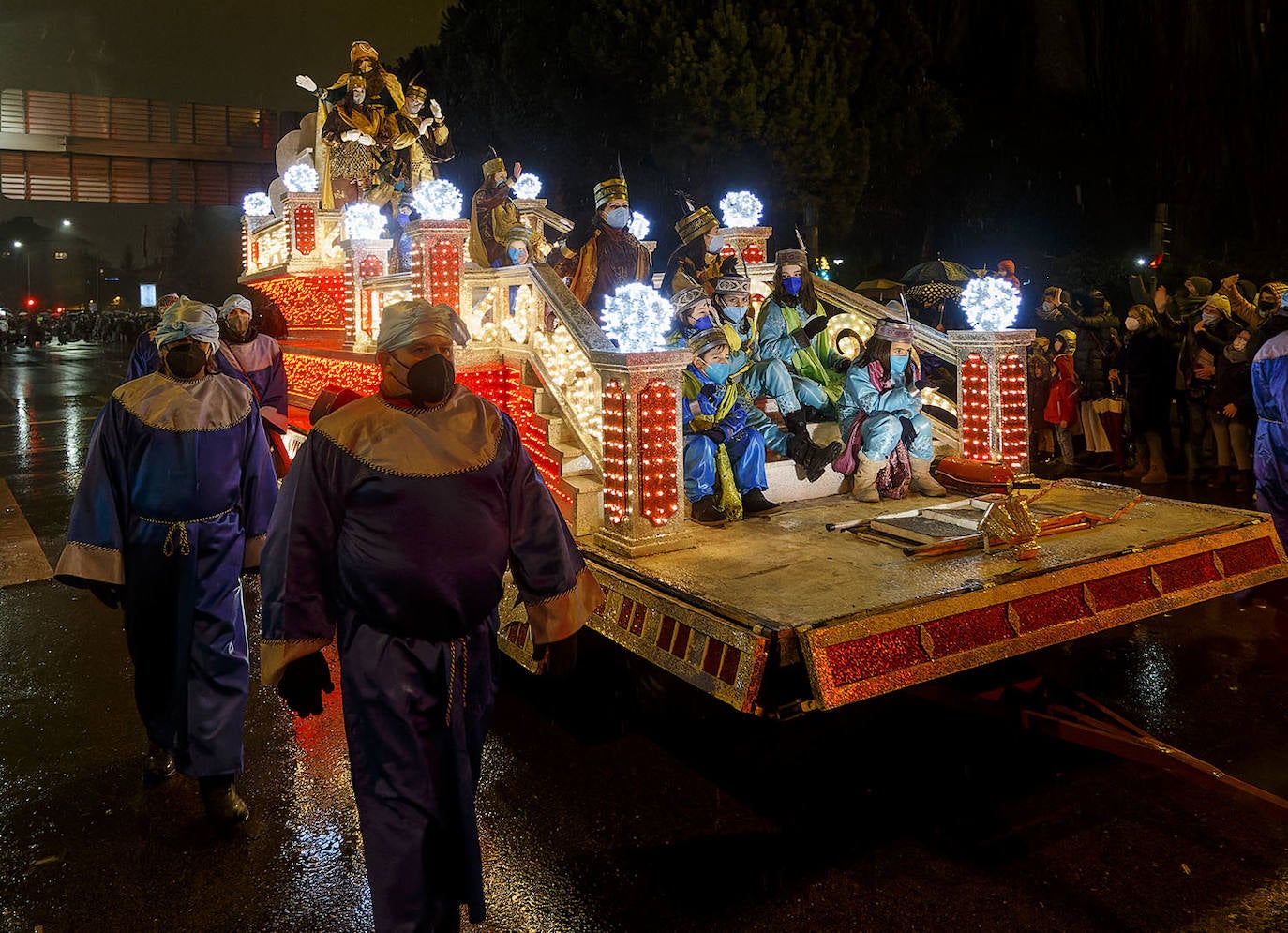 Fotos: Ilusión, frío y mascarillas para recibir a los Reyes Magos