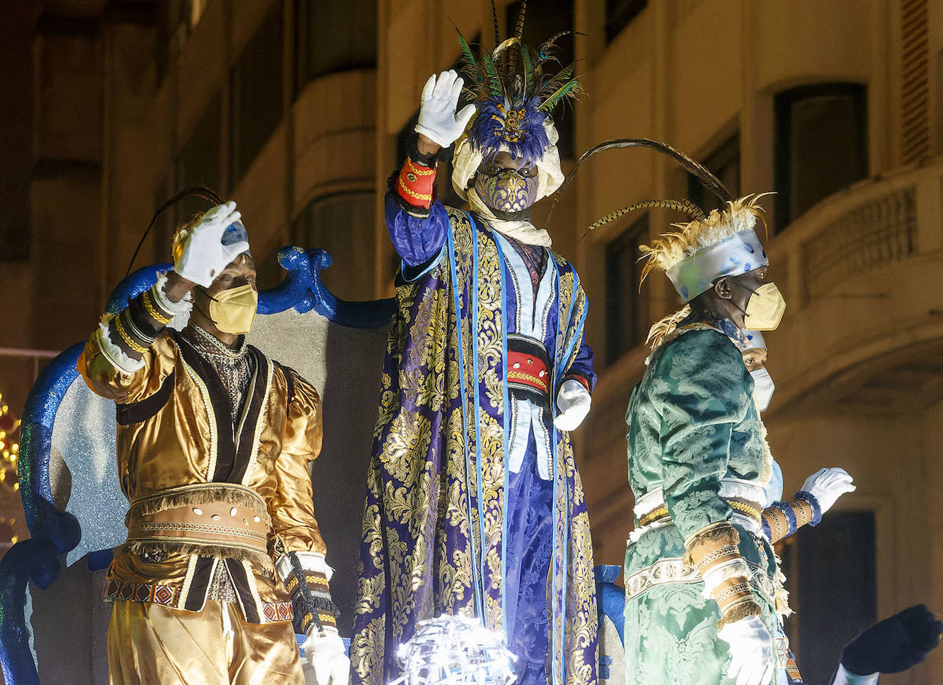 Fotos: Ilusión, frío y mascarillas para recibir a los Reyes Magos