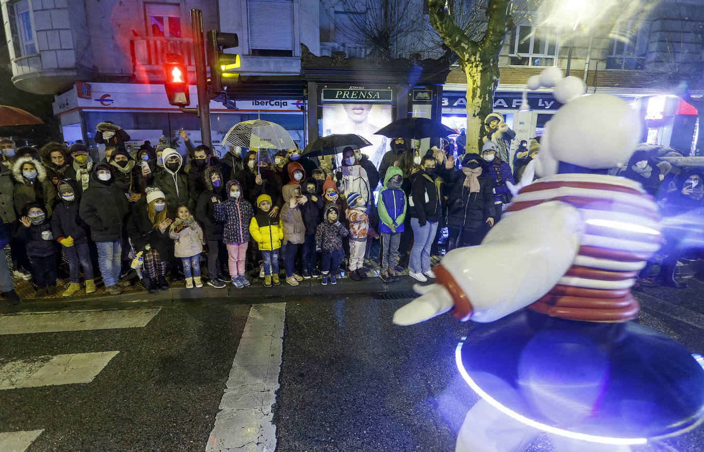 Fotos: Ilusión, frío y mascarillas para recibir a los Reyes Magos