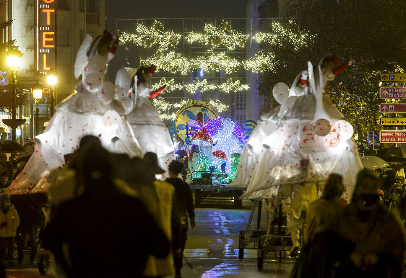 Fotos: Ilusión, frío y mascarillas para recibir a los Reyes Magos