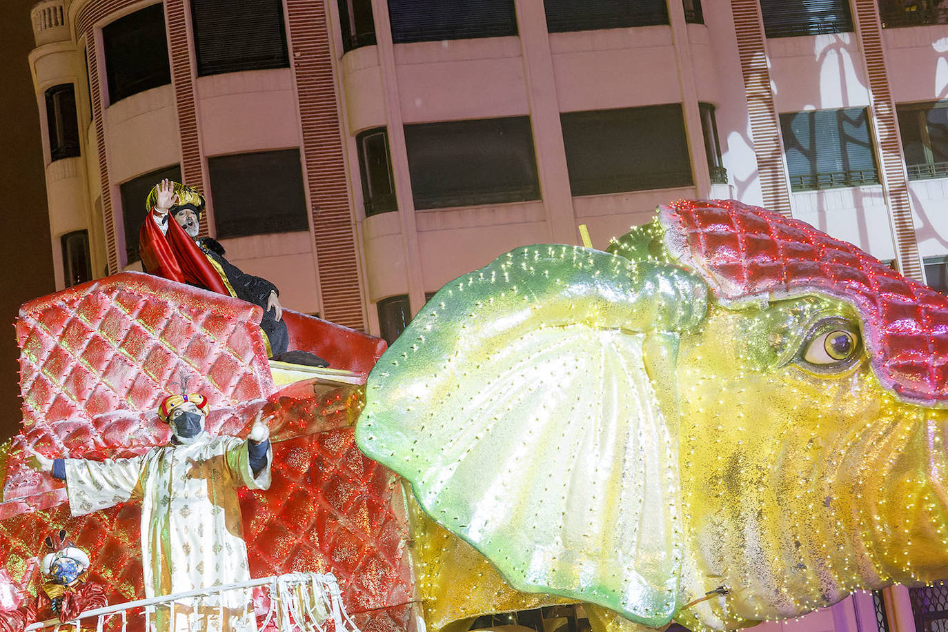 Fotos: Ilusión, frío y mascarillas para recibir a los Reyes Magos