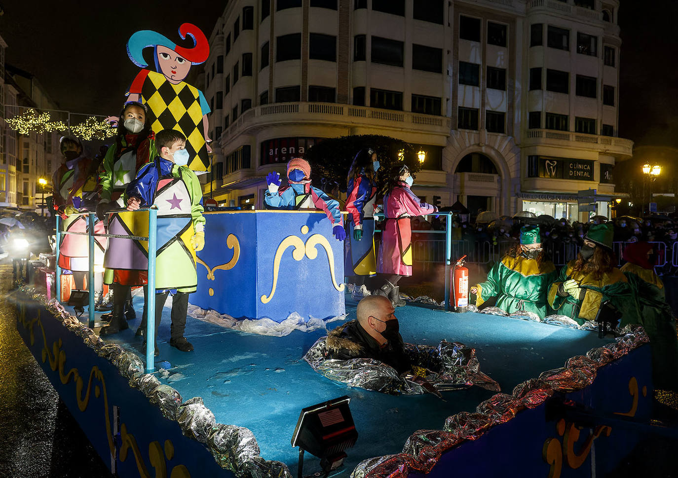 Fotos: Ilusión, frío y mascarillas para recibir a los Reyes Magos