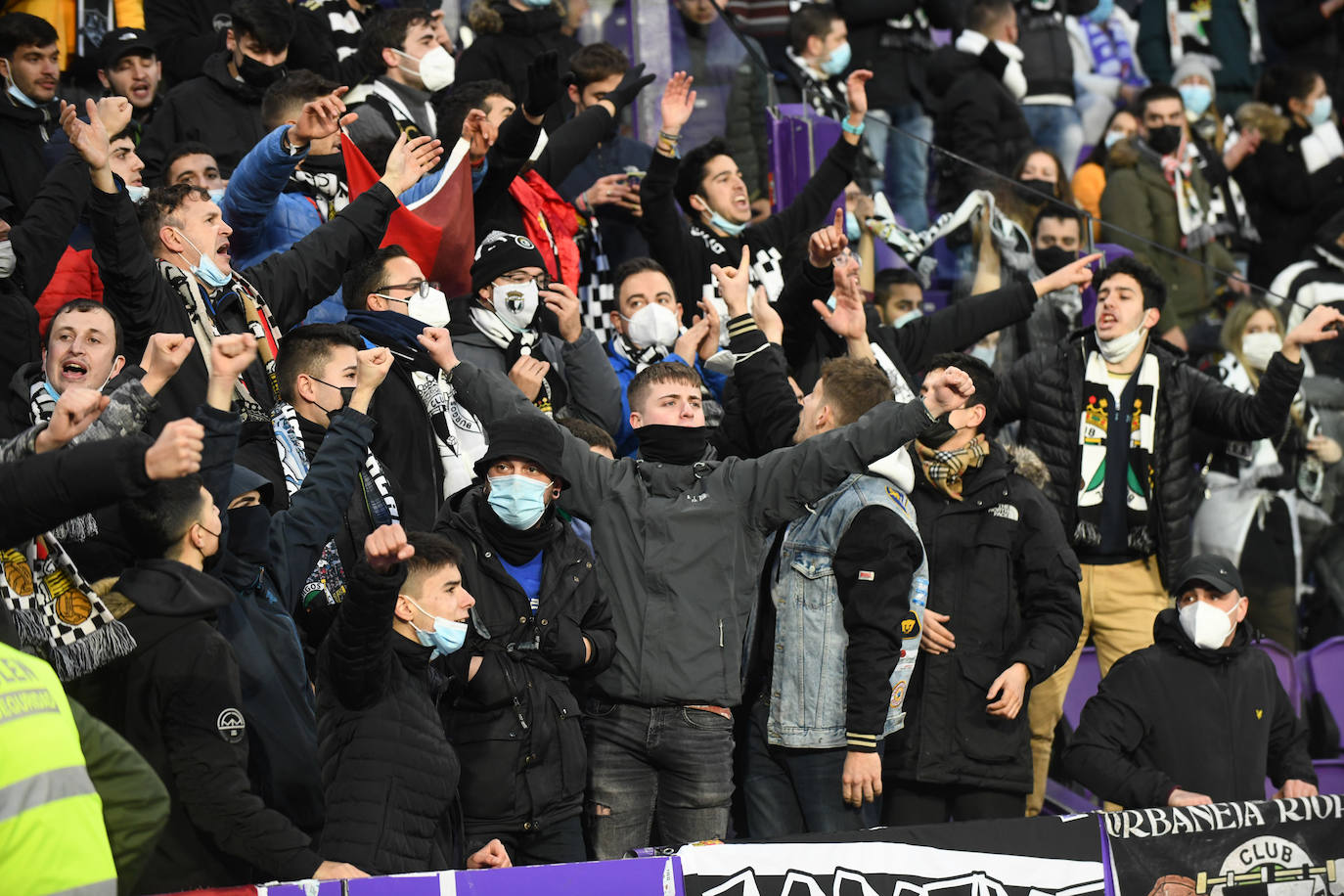 Centenares de aficionados del Burgos CF se hicieron notar en Valladolid.