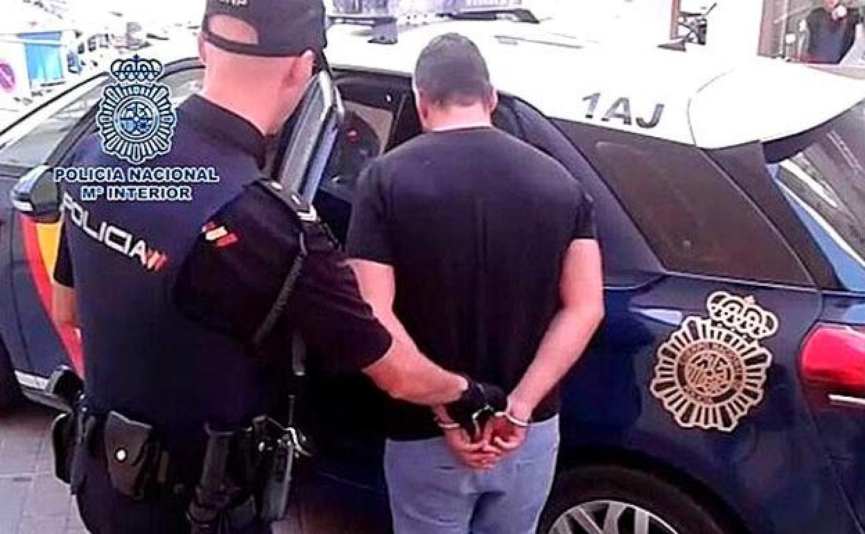 La Policía Nacional detiene a un joven trasuna agresión en octubre de 2021 en Bernardas.