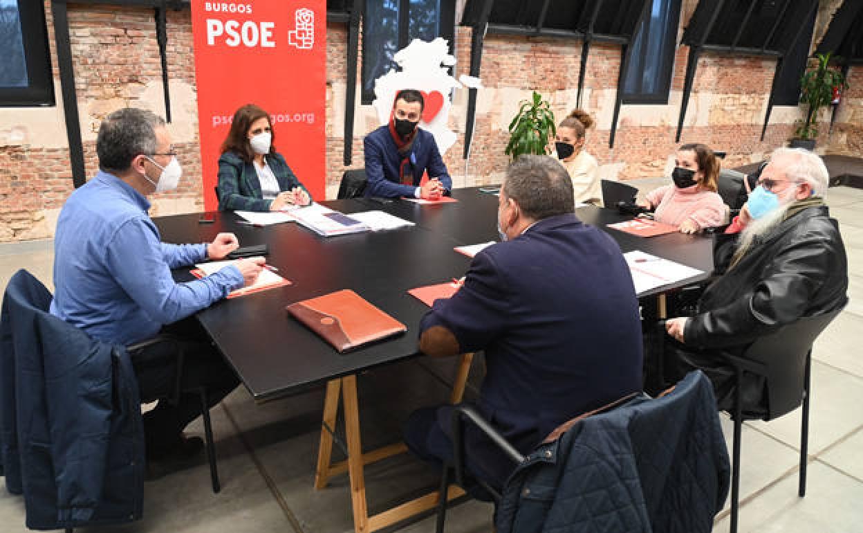 Reunión de miembros del PSOE Burgos. 