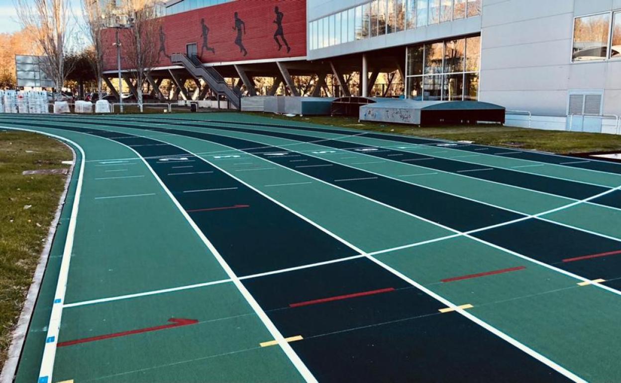 La pista de atletismo luce remodelada.