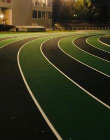 Imagen secundaria 2 - La pista de atletismo de San Amaro vuelve a estar operativa