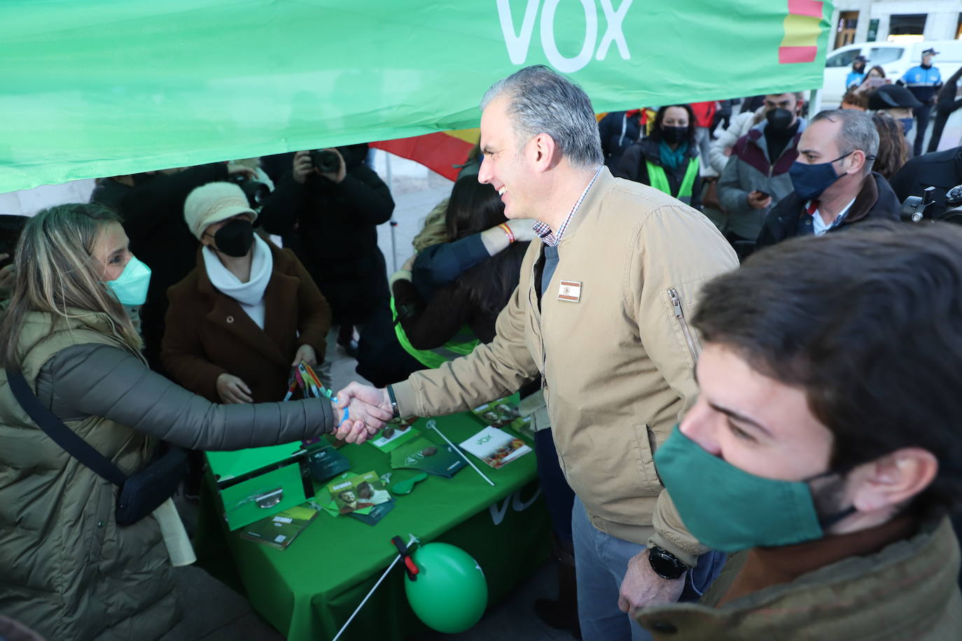 Ortega Smith y Macarena Olona acompañan al candidato a la presidencia de la Junta por Vox en el inicio de campaña.