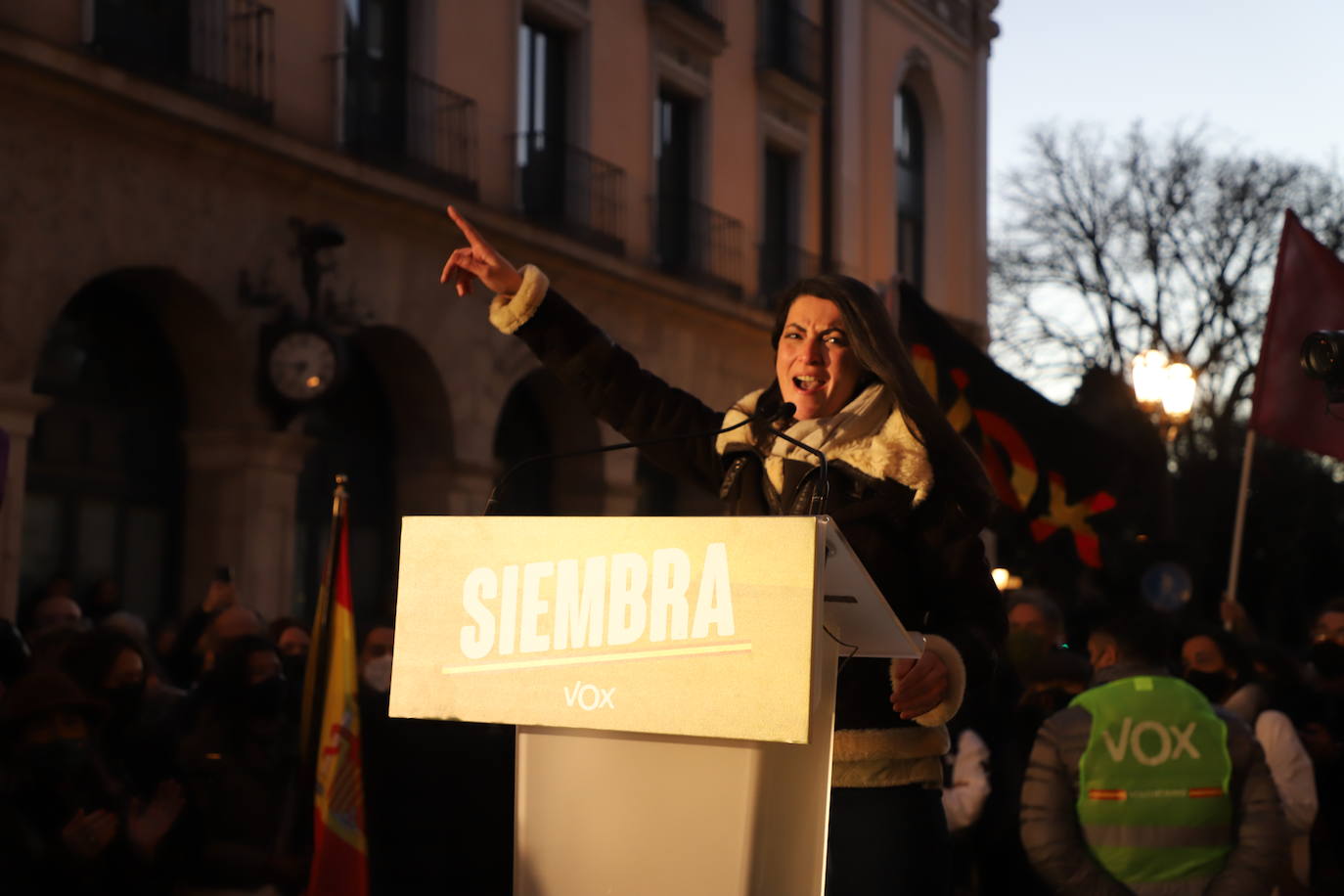 Ortega Smith y Macarena Olona acompañan al candidato a la presidencia de la Junta por Vox en el inicio de campaña.