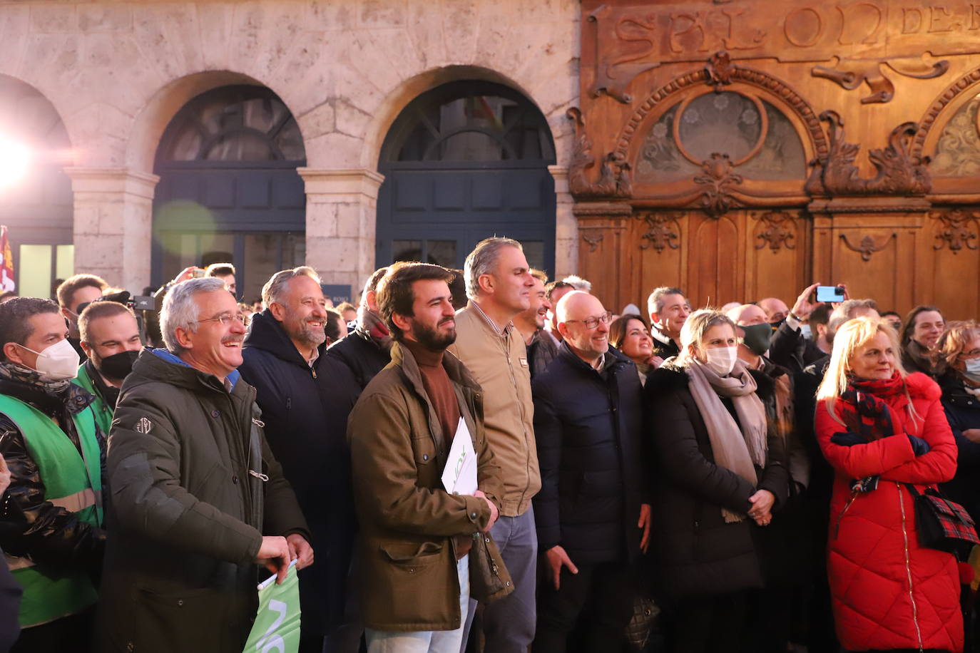 Ortega Smith y Macarena Olona acompañan al candidato a la presidencia de la Junta por Vox en el inicio de campaña.