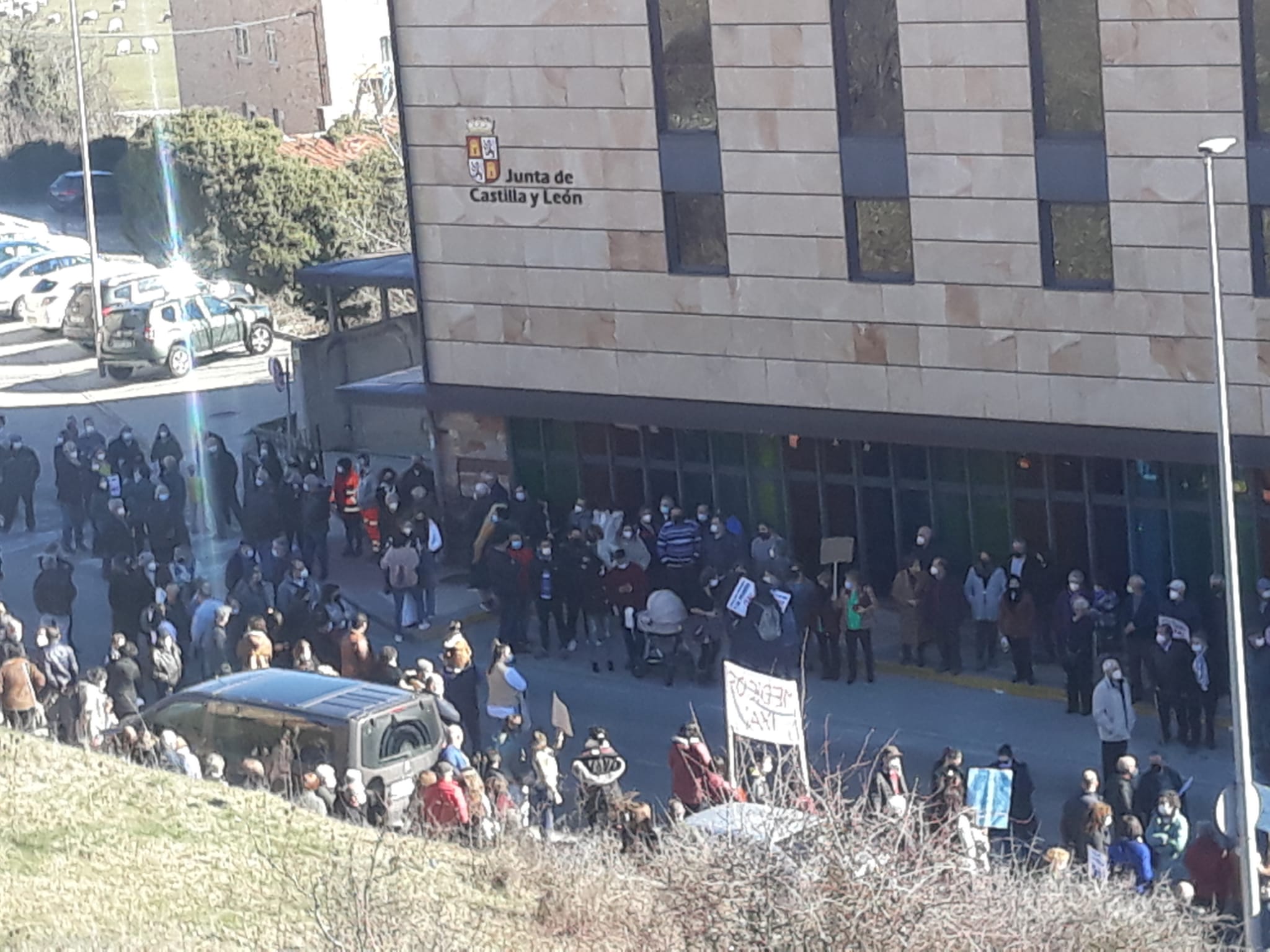 Fotos: Un millar de personas exigen una plantilla completa en el centro de salud de Quintanar