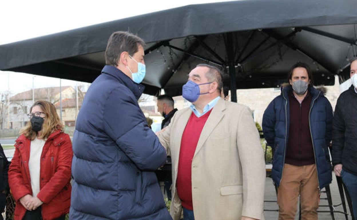 Ángel Ibáñez en su visita a la localidad de Ibeas de Juarros. 