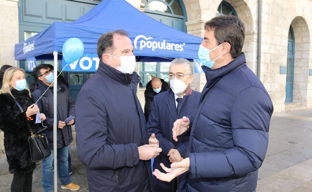 Ángel Ibáñez y Carlos Iturgaiz este sábado en Burgos.