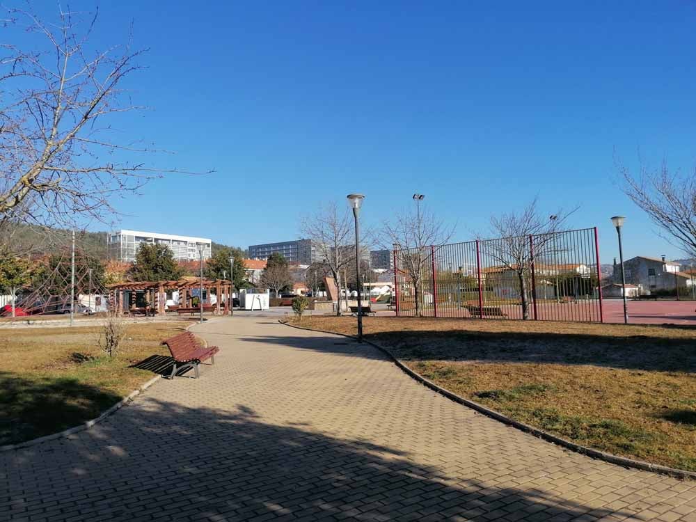 Fotos: Los vecinos de la Barriada de los Ríos reivindican mejoras para este barrio de Burgos