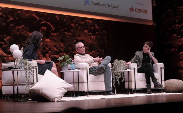 Jaime Chávarri y Marta Nieto, en un momento de 'La Conversación', con la periodista Andrea Morán en CaixaForum, en Madrid.