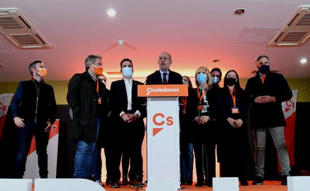 Ciudadanos sale vivo en una noche «sin nada que celebrar en Castilla y León»