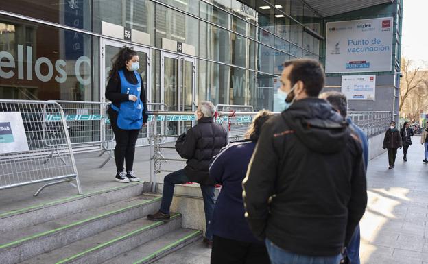 Sánchez esperar retirar «pronto» las mascarillas en interiores