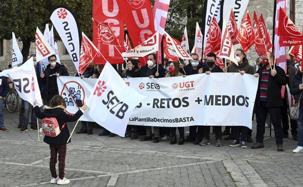 Los trabajadores de CaixaBank se manifiestan en Burgos para exigir menos presión y más medios