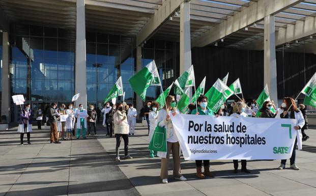 Las enfermeras se han concentrado en el HUBU.