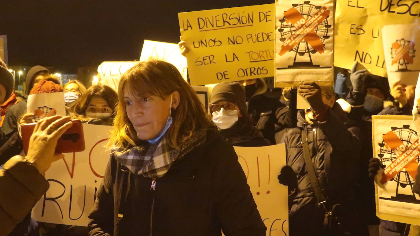 Fotos: Concentración silenciosa en Fuentecillas contra las barracas