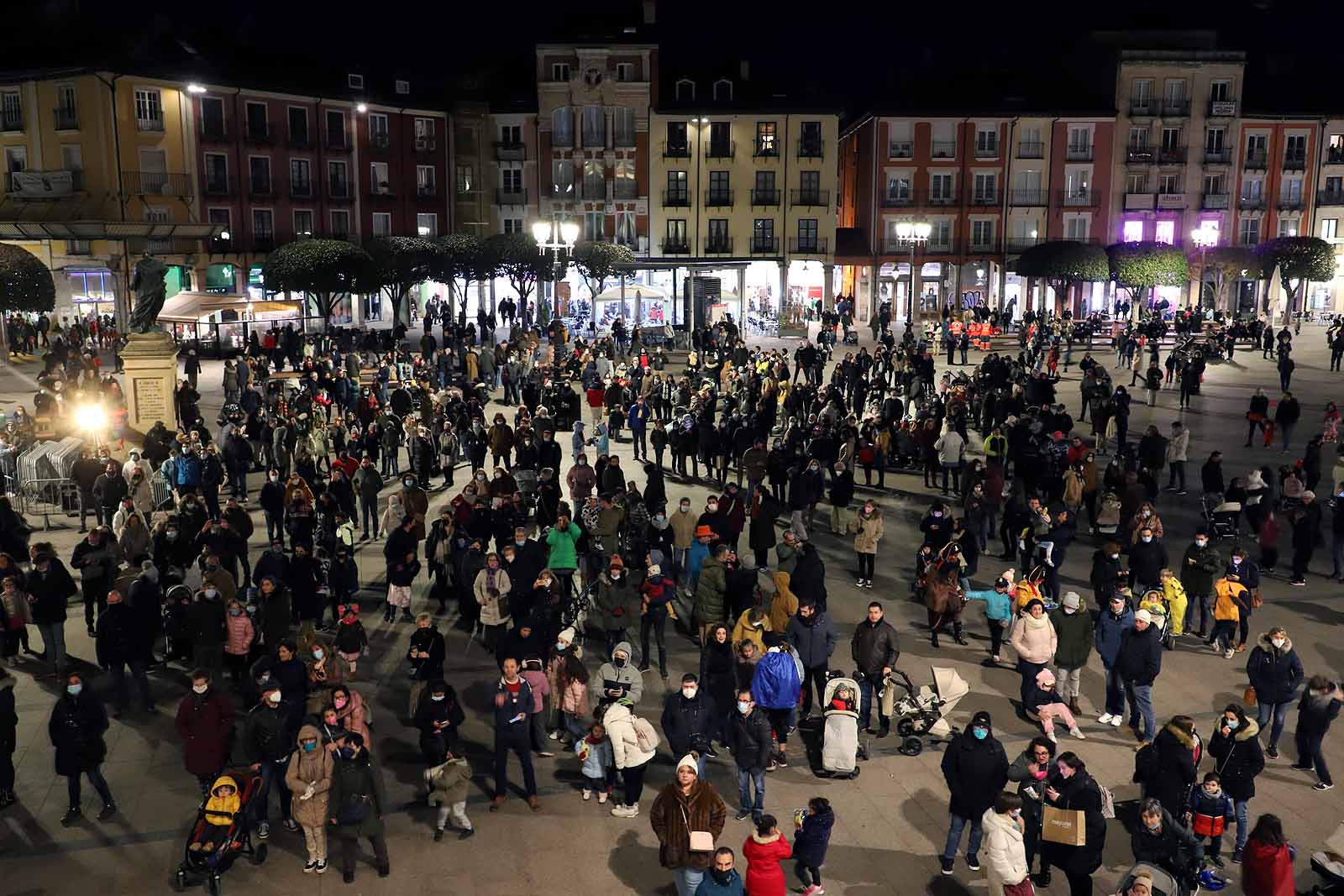 El pregón de Carnaval ha vuelto al balcón del Ayuntamiento.