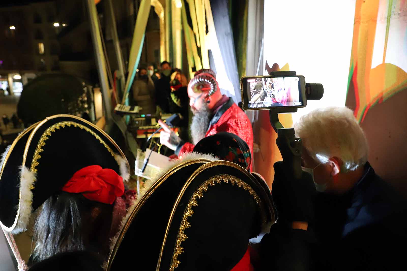 El pregón de Carnaval ha vuelto al balcón del Ayuntamiento.