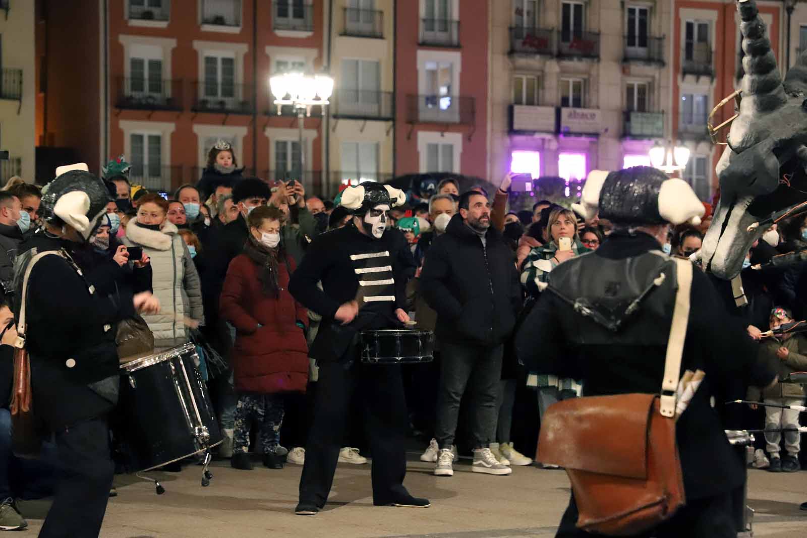 El pregón de Carnaval ha vuelto al balcón del Ayuntamiento.