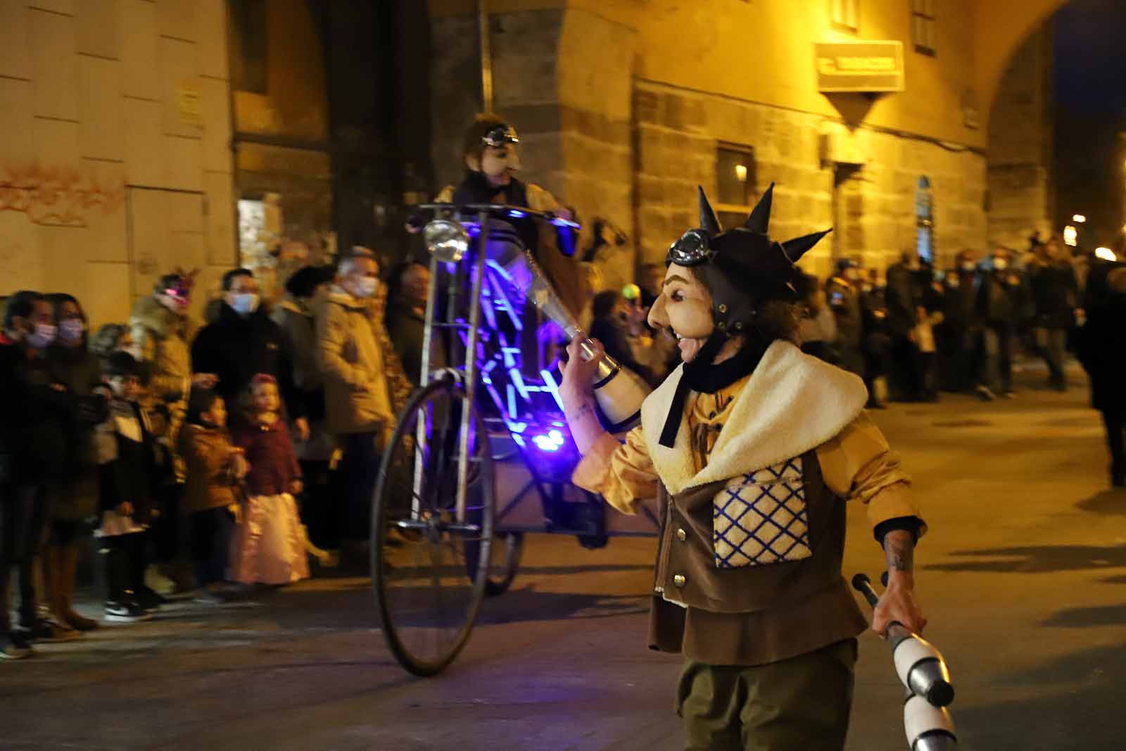 El genio de Aladín viaja en su alfombra